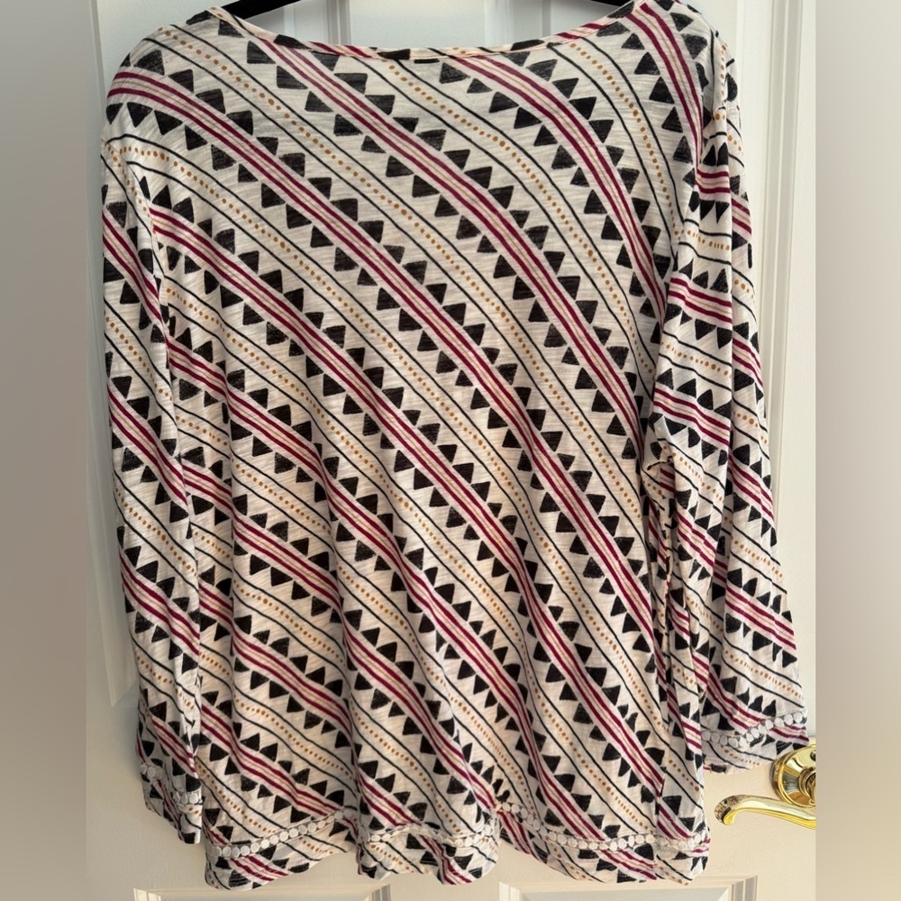 Lucky Brand Tribal Rhythm Top β Size L
Boho β’ Fall Ready β’ Excellent Condition - Picture 8 of 8